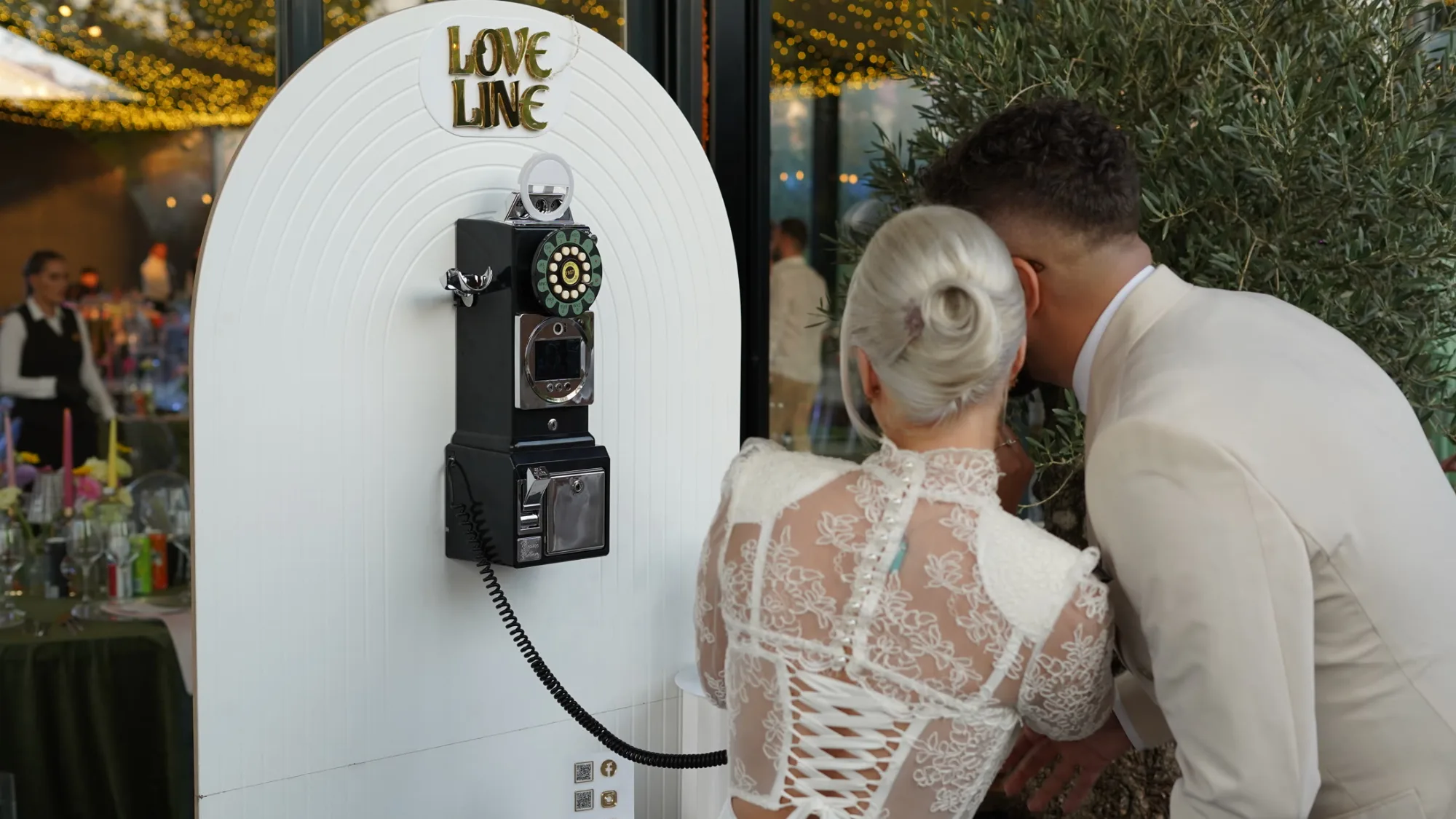 Mirii la telefonul Love Line în ziua nunții